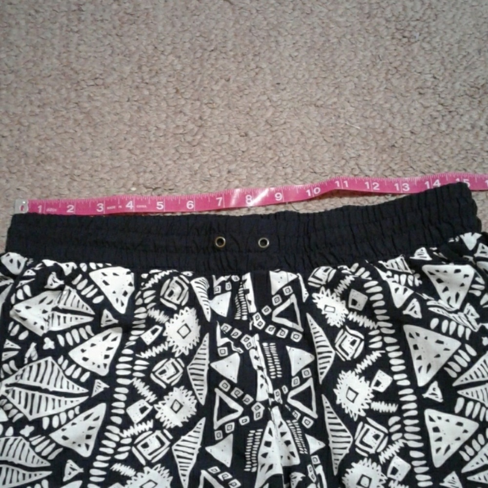 Aztec shorts - Picture 2 of 4